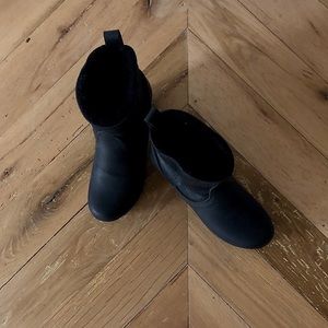 No.6 clog boot mid heel in double black aviator